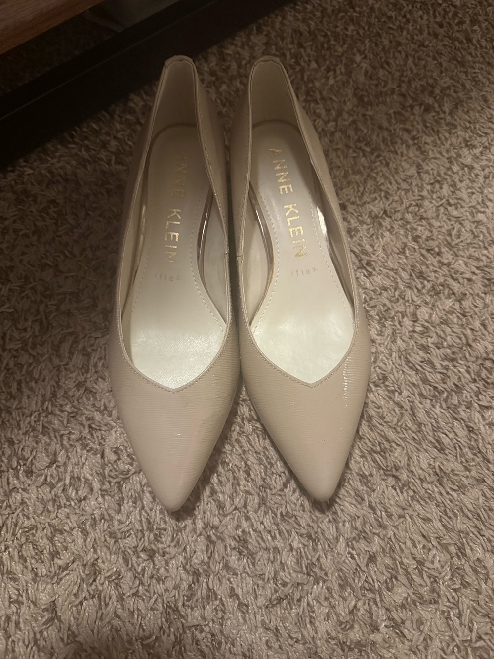 Ann Taylor Nude Pointed-Toe Pump